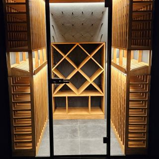 ✨ Nově dokončený vinný sklep ve Stránčicích u Prahy ✨ Po konzultaci s investorem jsme navrhli a dodali dubový nábytek,...